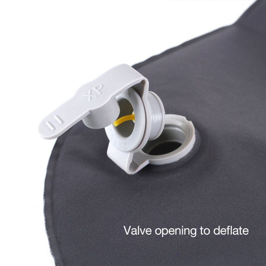 LifeVenture Cestovní nafukovací polštář Lifeventure Inflatable Neck Pillow grey