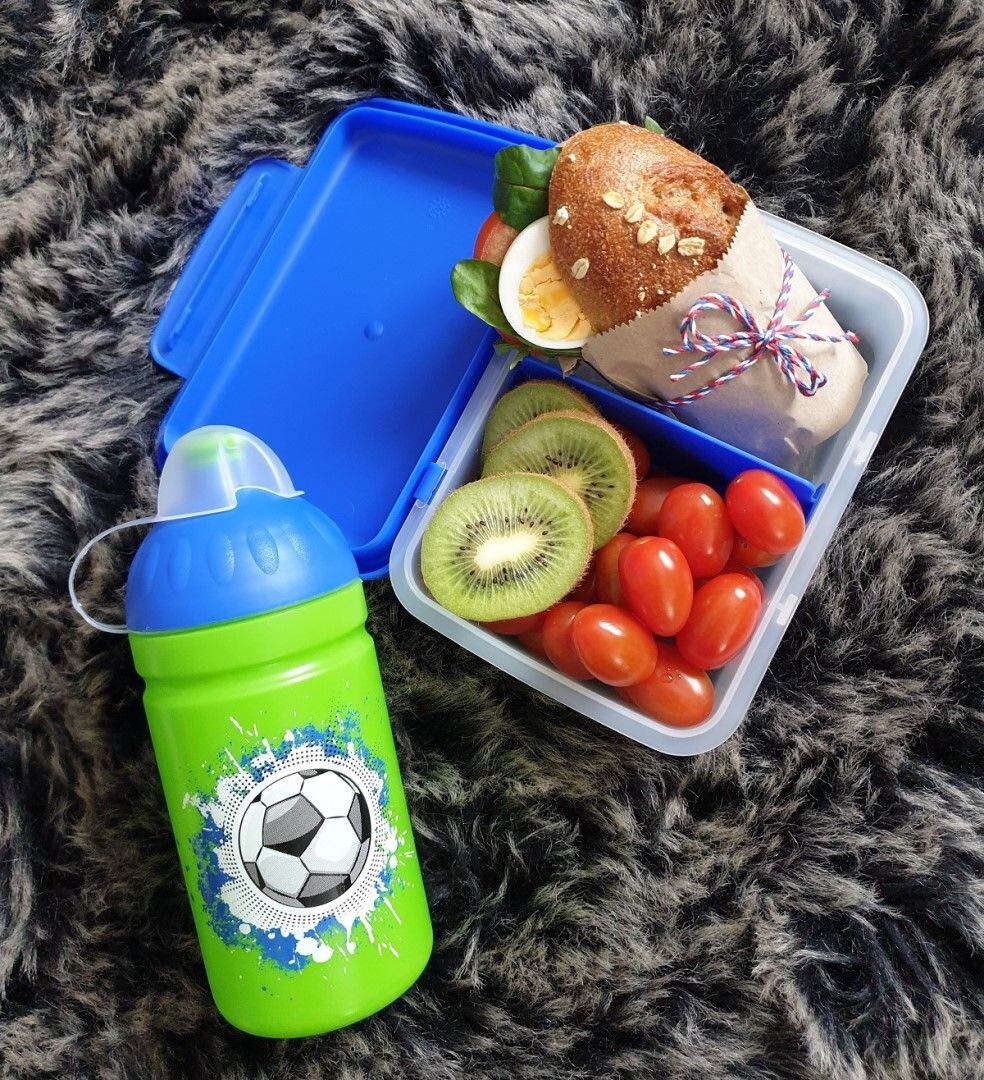 ZDRAVÁ LAHEV® SET ZDRAVÁ LAHEV A ZDRAVÁ SVÁČA svačinový box a lahev 0,5l Fotbal