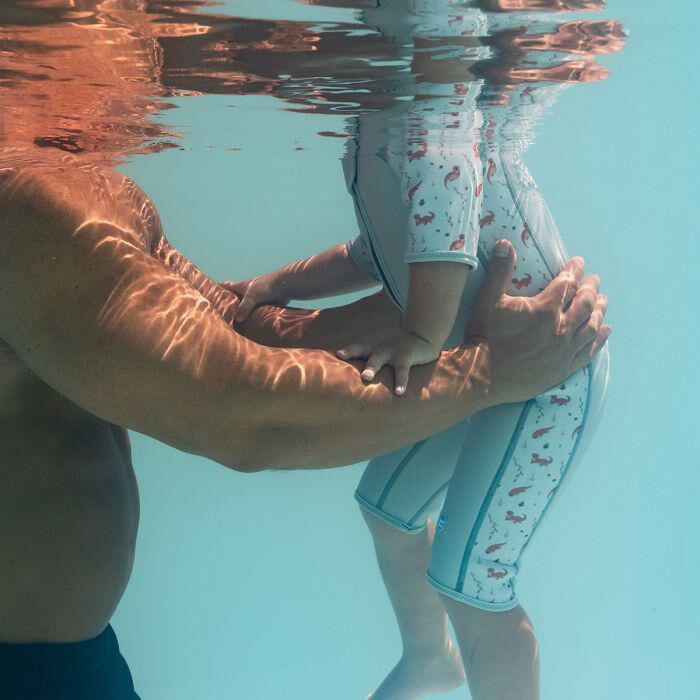 Splash About Dětský neoprén kratší Playful Otters