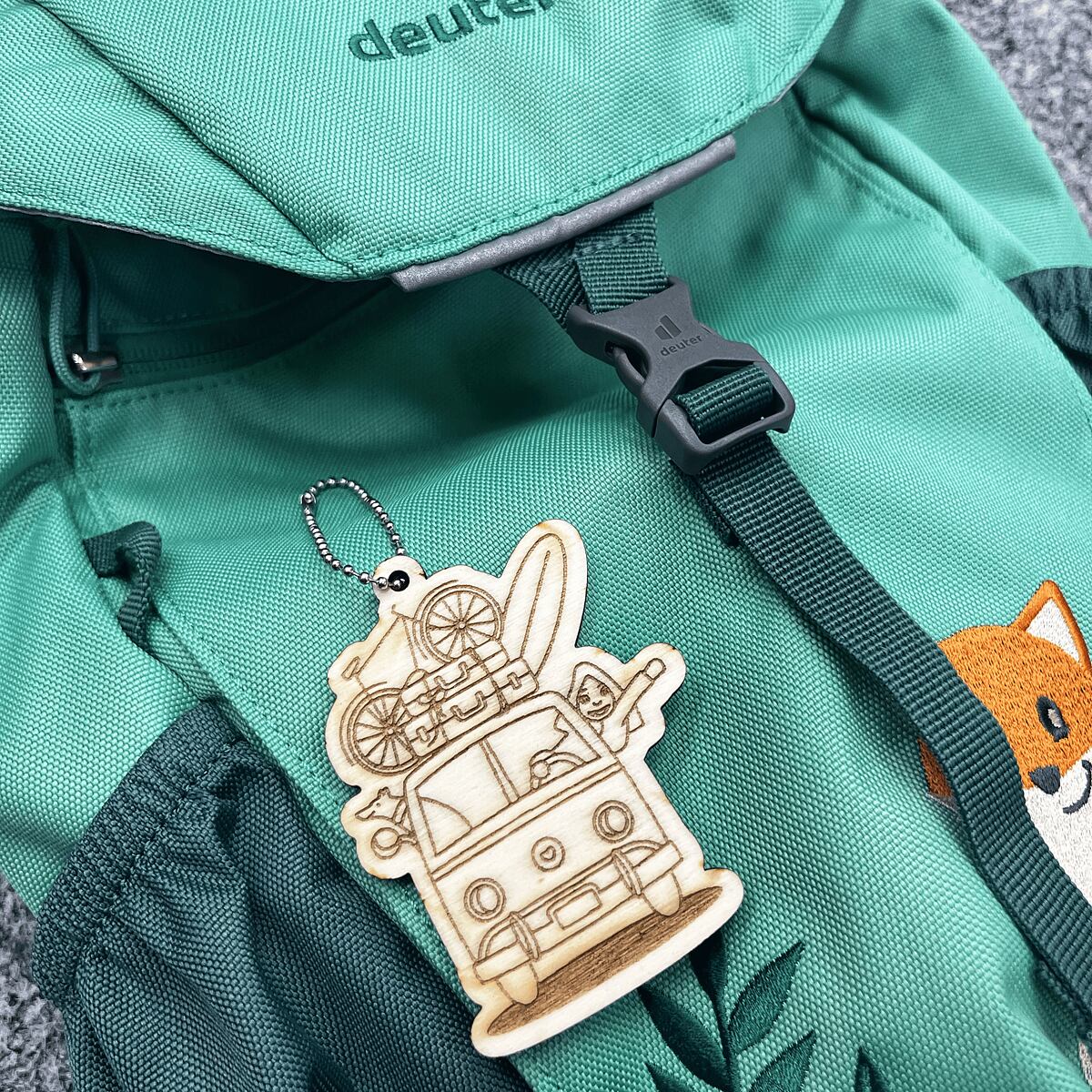 Promaledobrodruhy Dřevěný přívěsek na batoh nebo klíče Promaledobrodruhy.cz - Camper