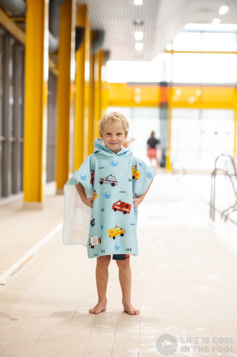 AquaKiddo Dětské pončo k vodě Cars - župan 5-8 let